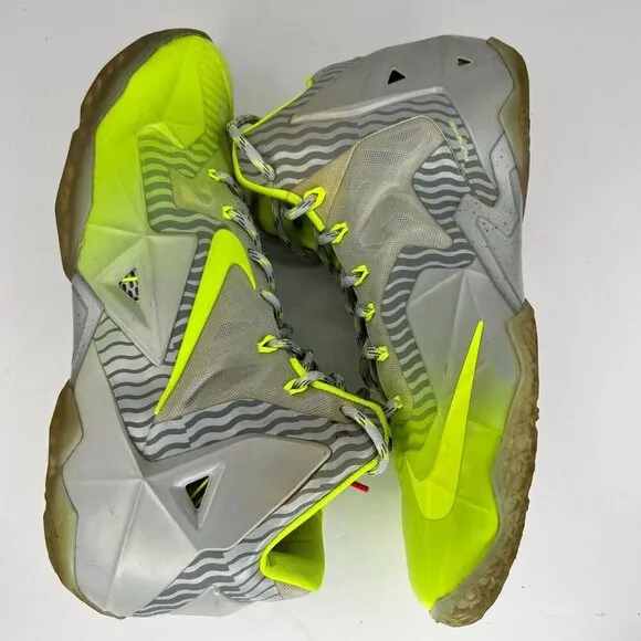 Nike Mens 683252-074  Grey Volt Maison du LeBron 11 Size 11.5 Basketball Shoes