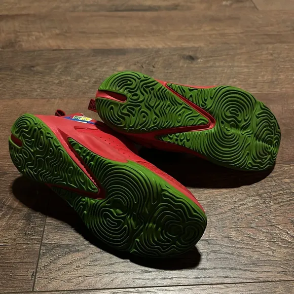 Nike Uno Zoom Freak 3 NRG 50th Anniversary Red- Size 2Y Youth basketball shoe