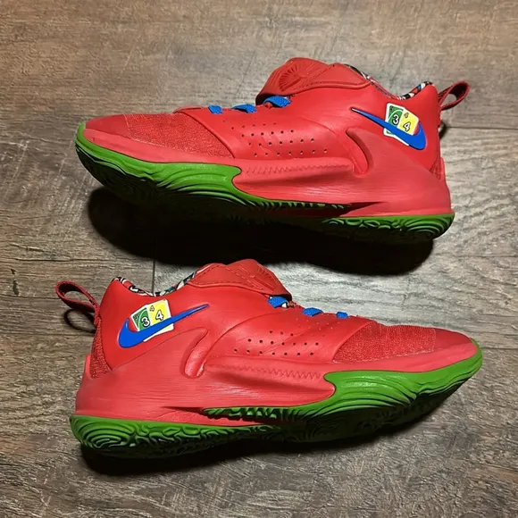 Nike Uno Zoom Freak 3 NRG 50th Anniversary Red- Size 2Y Youth basketball shoe