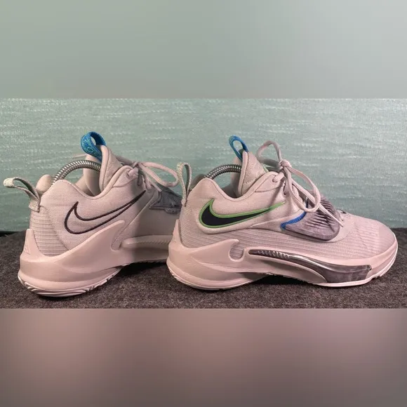 Nike Zoom Freak 3 gray fog max shoes. Size 6Y. Green &amp; Purple