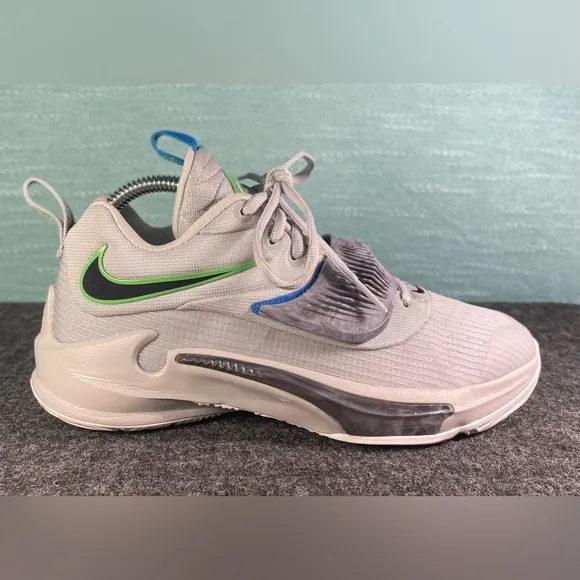 Nike Zoom Freak 3 gray fog max shoes. Size 6Y. Green &amp; Purple