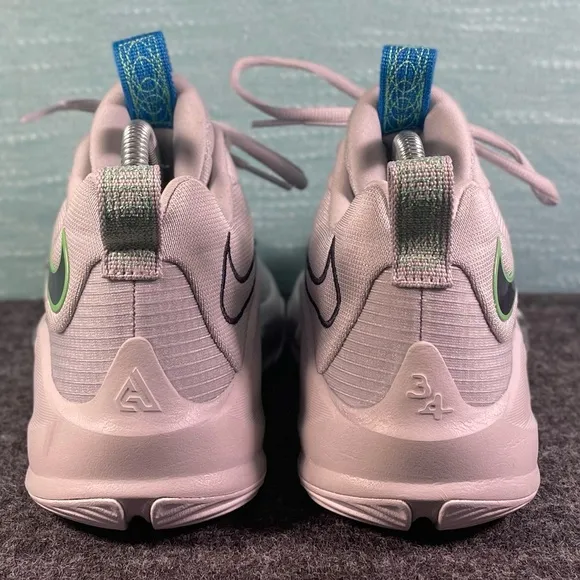 Nike Zoom Freak 3 gray fog max shoes. Size 6Y. Green &amp; Purple