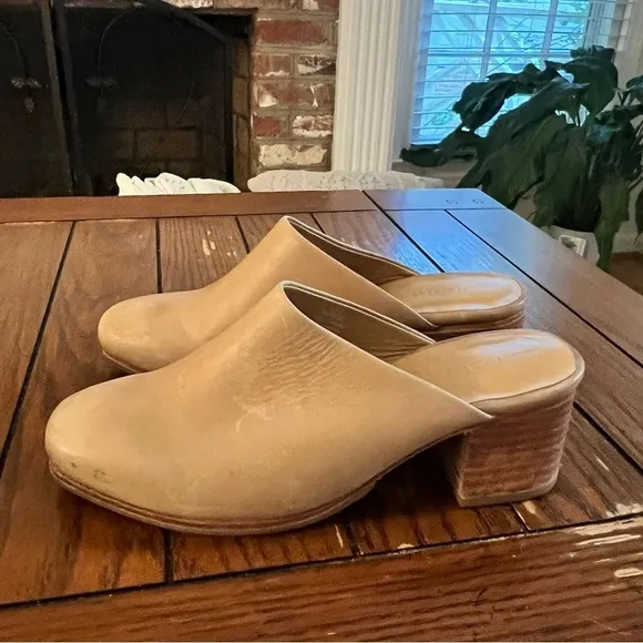 Nisolo Paloma Mule Sandals in Sand Size 7