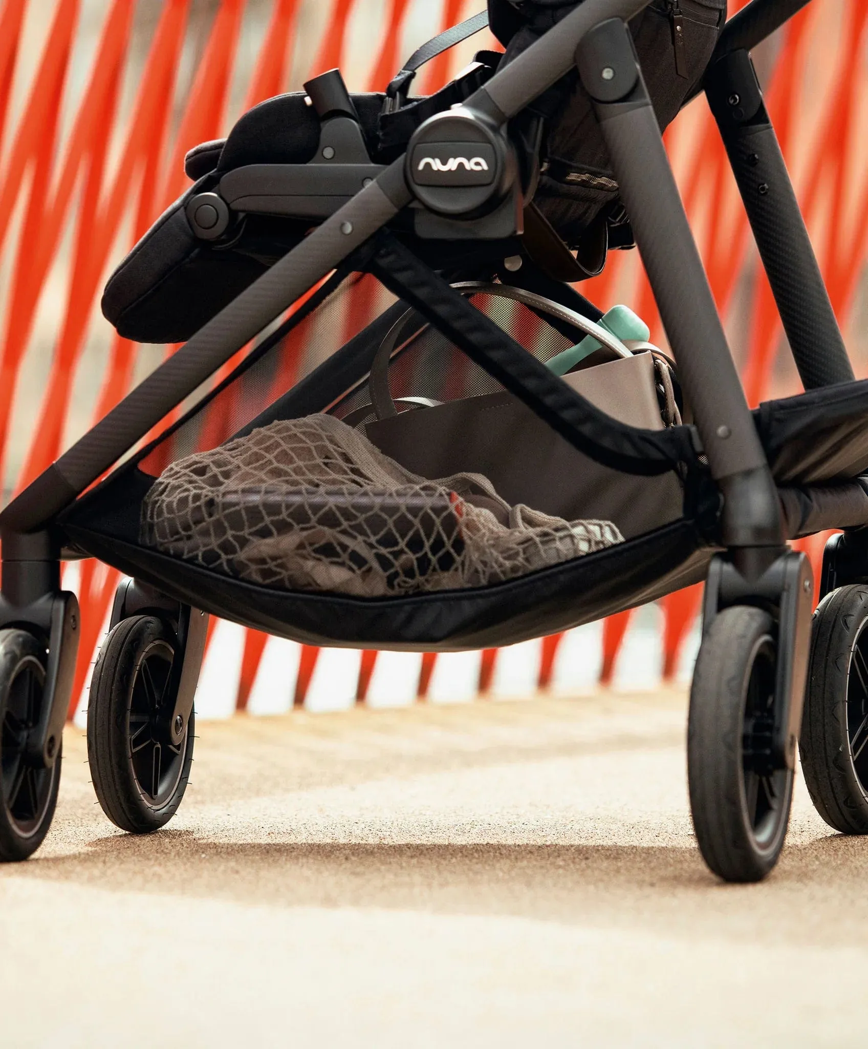 Nuna Swiv Stroller - Caviar
