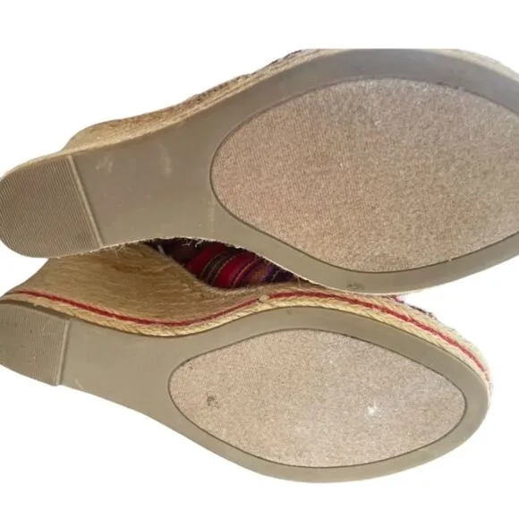 NWOB Altar’d State Hesper Red Multi Wedge Sandal SZ 8.5. Boho/ Tribal / Fabric