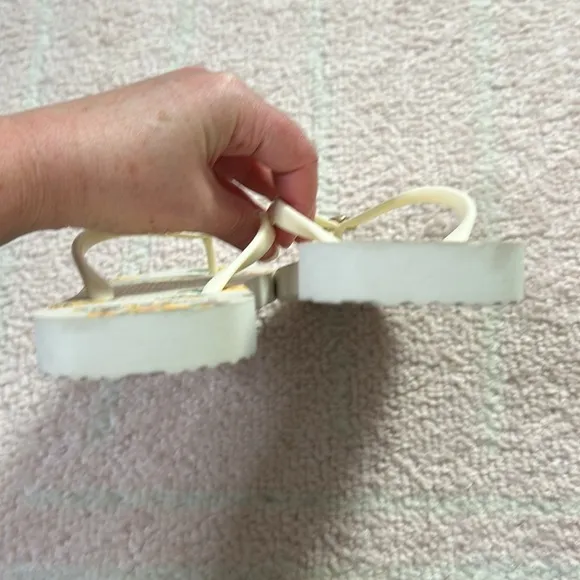 NWOT Ivory Rose Tory Burch Floral Flip Flops Size 7M