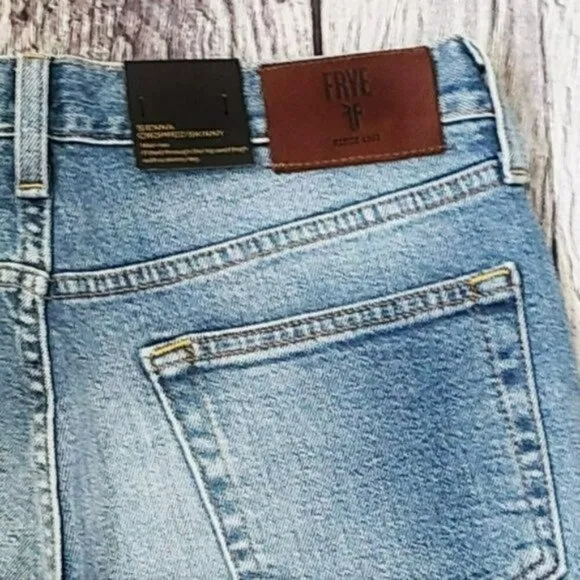 NWT FRYE Sienna Mid Rise Skinny Cropped Jeans