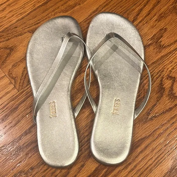 NWT TKEES Girl’s Fairylust Flip Flops Size US 4