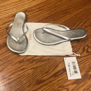 NWT TKEES Girl’s Fairylust Flip Flops Size US 4