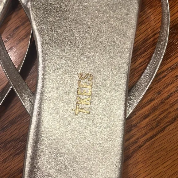 NWT TKEES Girl’s Fairylust Flip Flops Size US 4