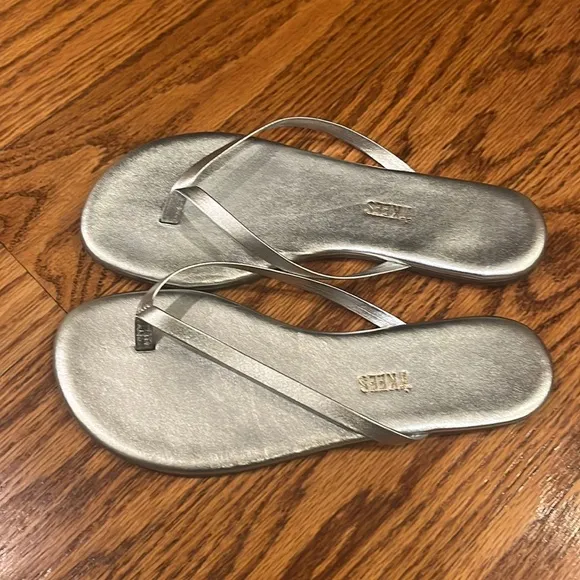 NWT TKEES Girl’s Fairylust Flip Flops Size US 4