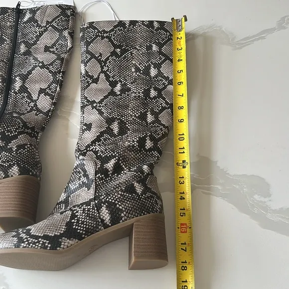 NWT Universal Thread Marlee Faux Snakeskin Pattern Tall Boots Womens Sz 8