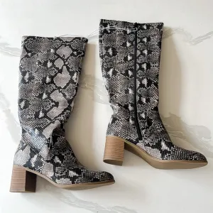 NWT Universal Thread Marlee Faux Snakeskin Pattern Tall Boots Womens Sz 8