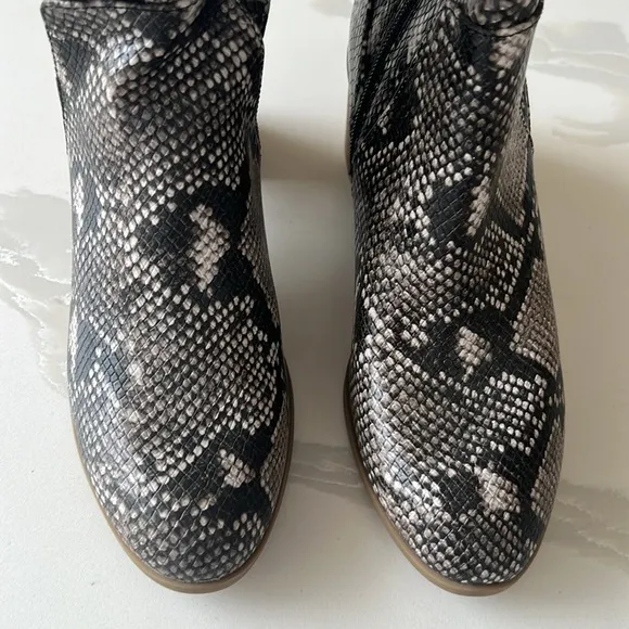NWT Universal Thread Marlee Faux Snakeskin Pattern Tall Boots Womens Sz 8