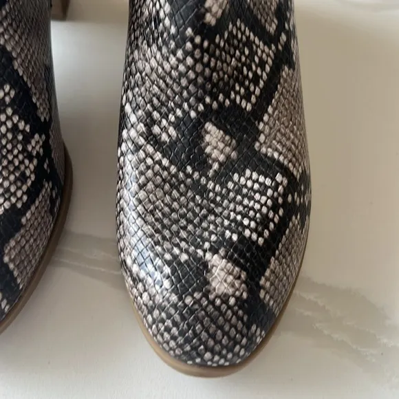NWT Universal Thread Marlee Faux Snakeskin Pattern Tall Boots Womens Sz 8