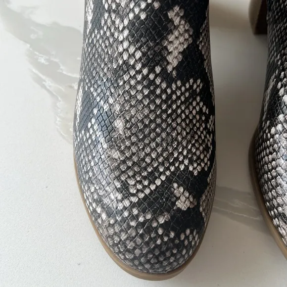 NWT Universal Thread Marlee Faux Snakeskin Pattern Tall Boots Womens Sz 8