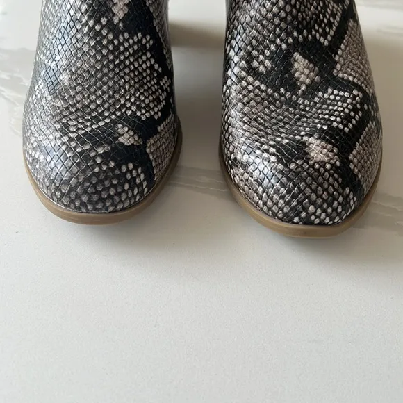 NWT Universal Thread Marlee Faux Snakeskin Pattern Tall Boots Womens Sz 8