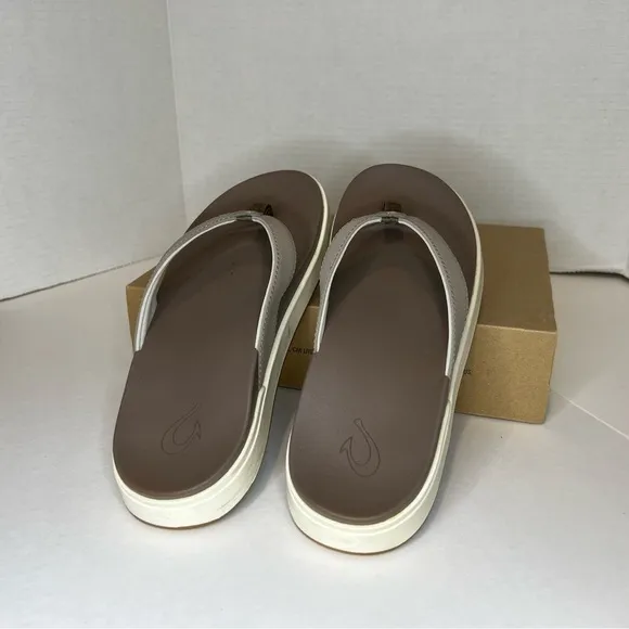 Olukai NU'A PI'O Slip On Sandals Thong Flip Flops Womens Size 7 Warm Taupe