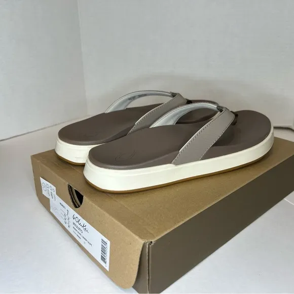 Olukai NU'A PI'O Slip On Sandals Thong Flip Flops Womens Size 7 Warm Taupe