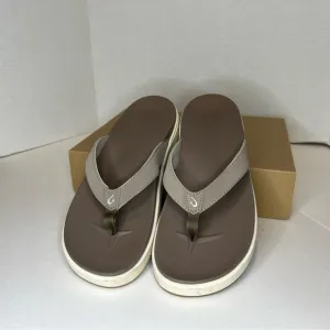 Olukai NU'A PI'O Slip On Sandals Thong Flip Flops Womens Size 7 Warm Taupe