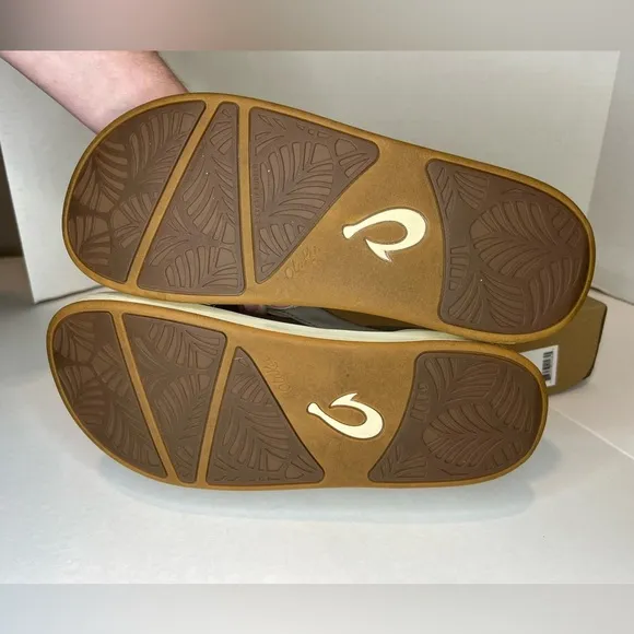 Olukai NU'A PI'O Slip On Sandals Thong Flip Flops Womens Size 7 Warm Taupe