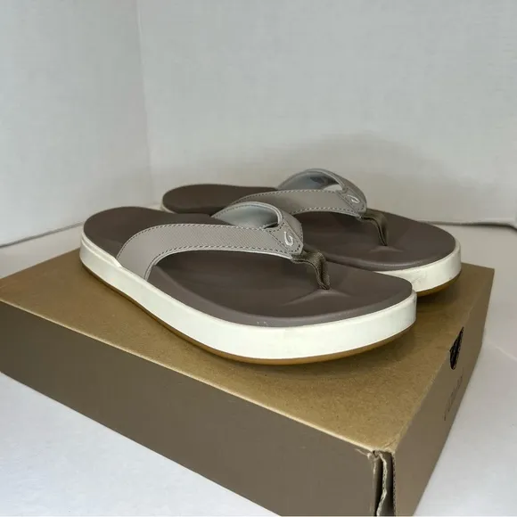 Olukai NU'A PI'O Slip On Sandals Thong Flip Flops Womens Size 7 Warm Taupe