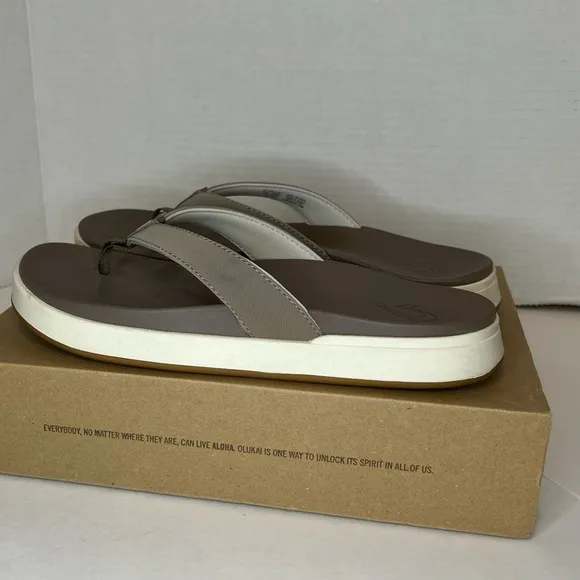 Olukai NU'A PI'O Slip On Sandals Thong Flip Flops Womens Size 7 Warm Taupe