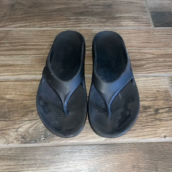 Oofos Ooriginal slip on thong recovery flip flops