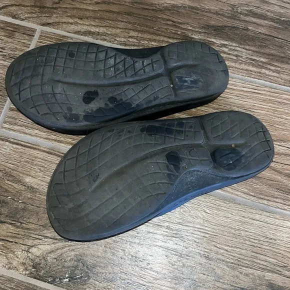 Oofos Ooriginal slip on thong recovery flip flops