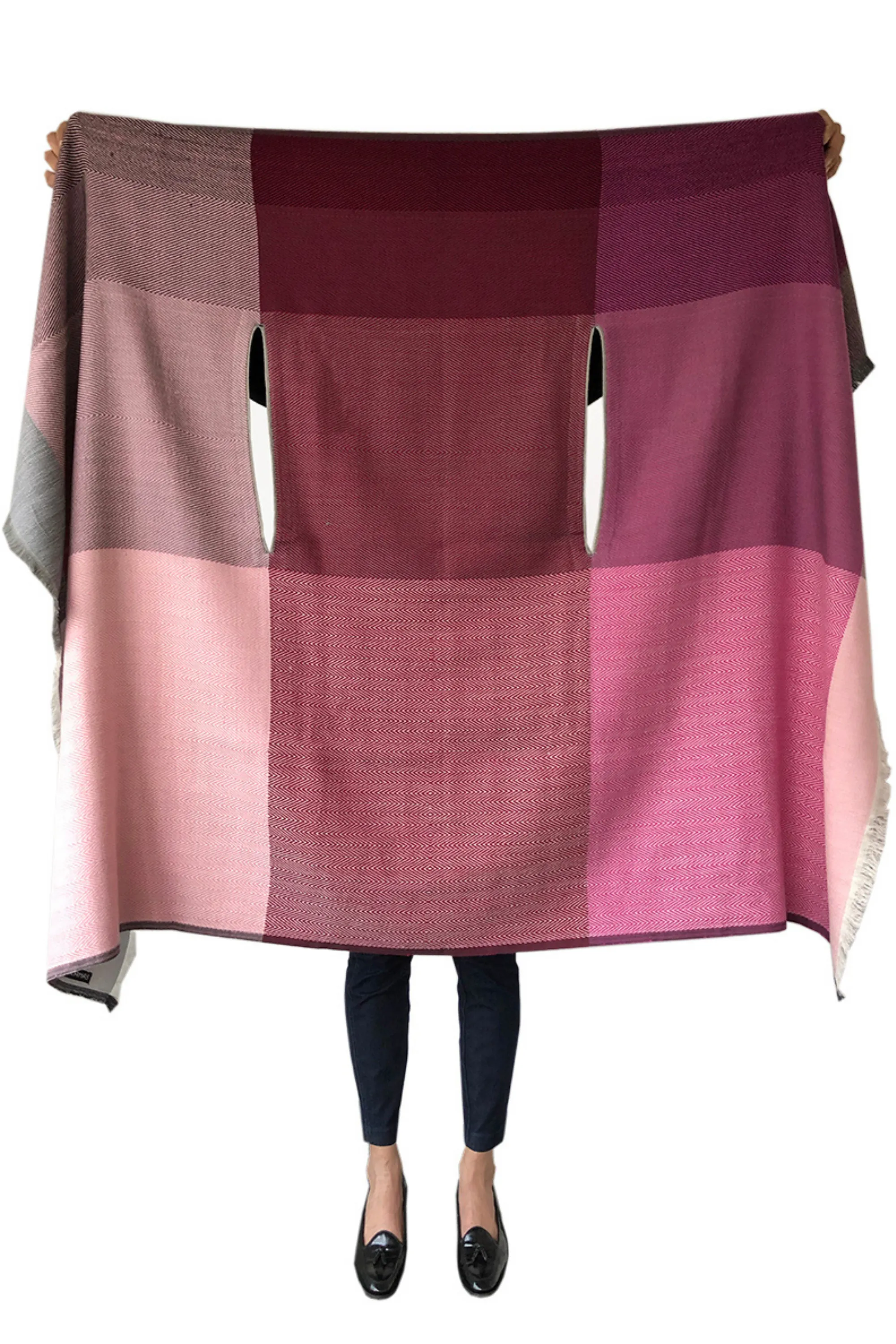 PETITE Daria Cape Ishikari