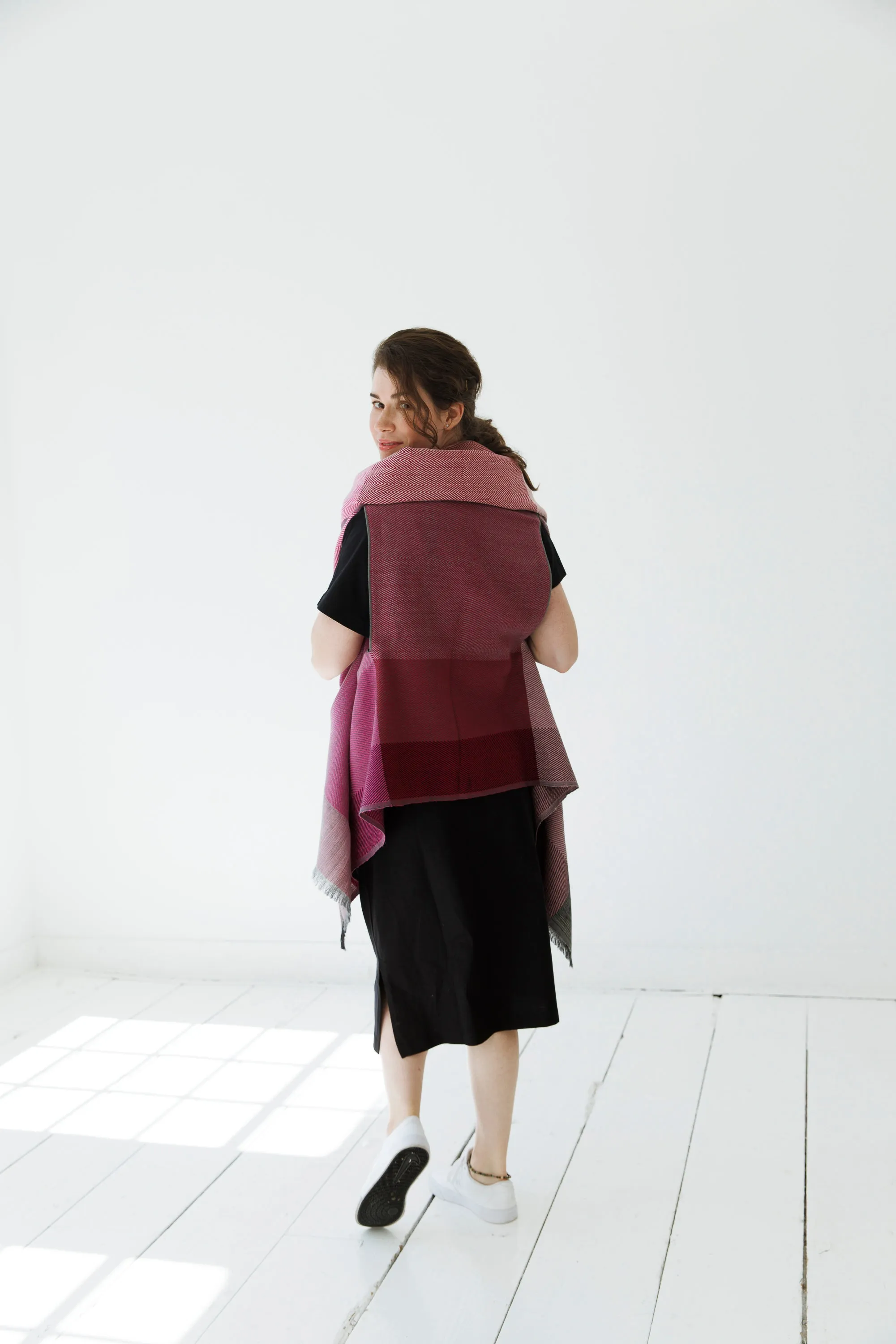 PETITE Daria Cape Ishikari