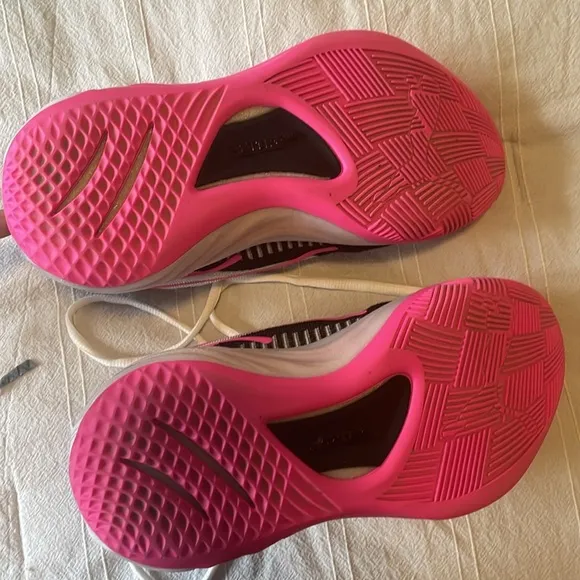 Pink, White, and black Puma basketball shoes. Size 4 in kids.