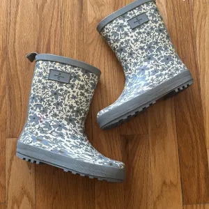 Rylee   Cru 12 Floral Patterned Rain Boots great pre owned condition blue cream