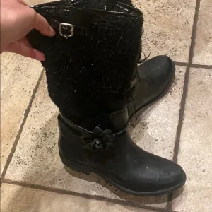 Stylish SW black girls boots