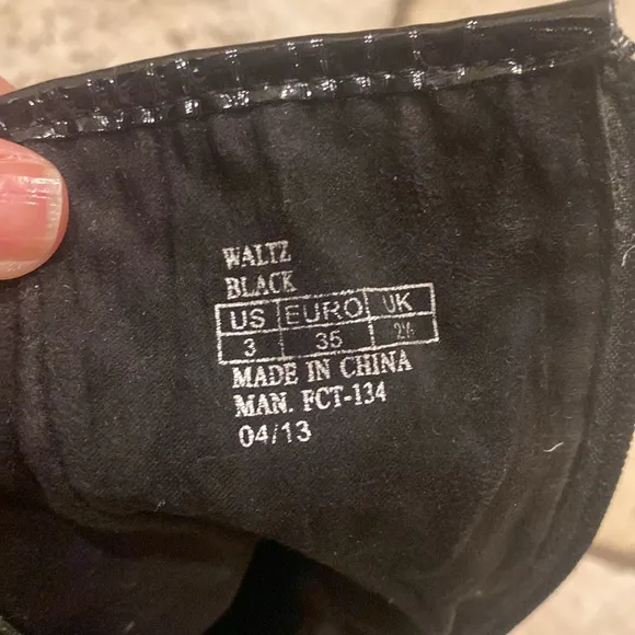 Stylish SW black girls boots