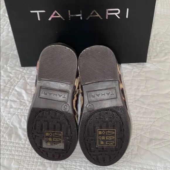 Tahari Ponie Chelsea Bootie (Baby)