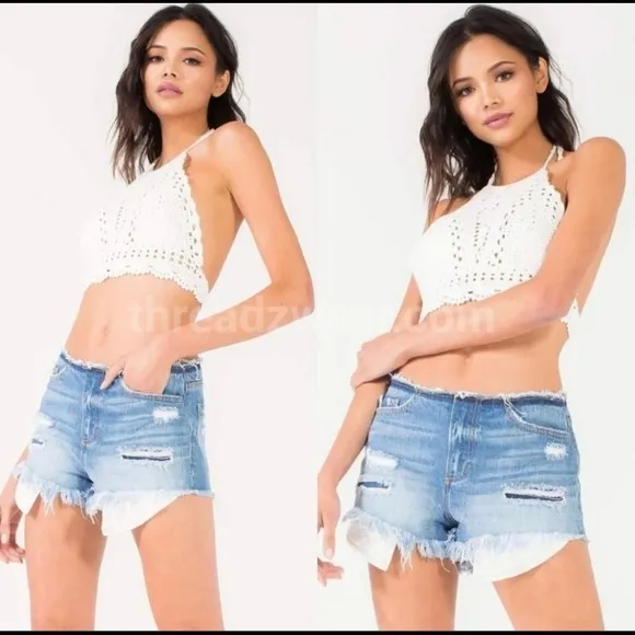 The DAPHNE Distressed Denim Short