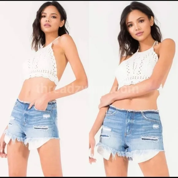 The DAPHNE Distressed Denim Short