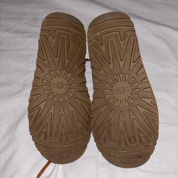 UGG Big Kids Neumel Boots