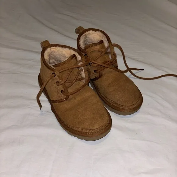 UGG Big Kids Neumel Boots
