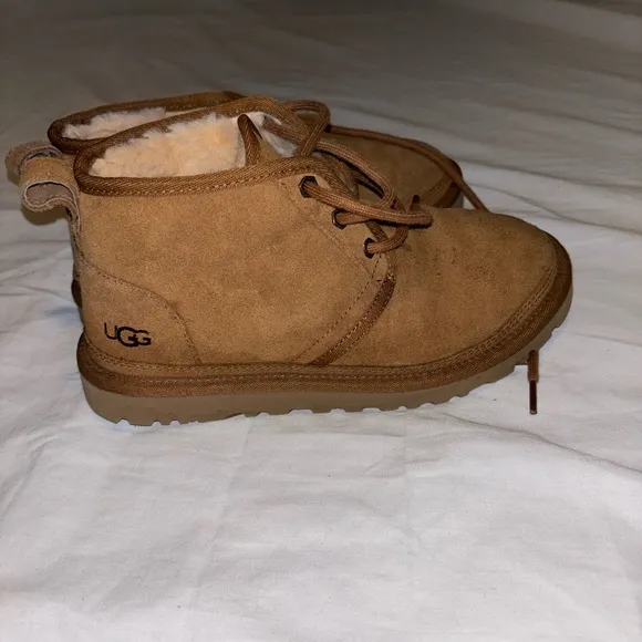 UGG Big Kids Neumel Boots