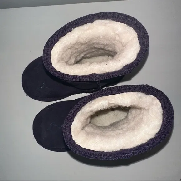 UGG Boots- Girls' Classic II Iridescent Winter Boots (Toddler sz 8) purple stars