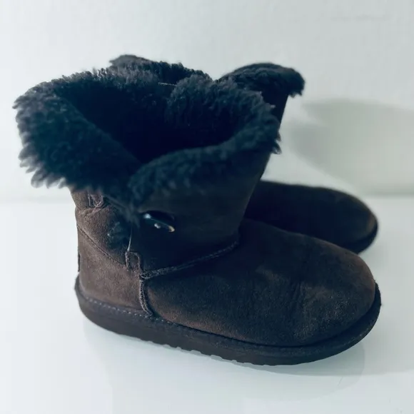 UGG KIDS BROWN BOOTS.SIZE 3