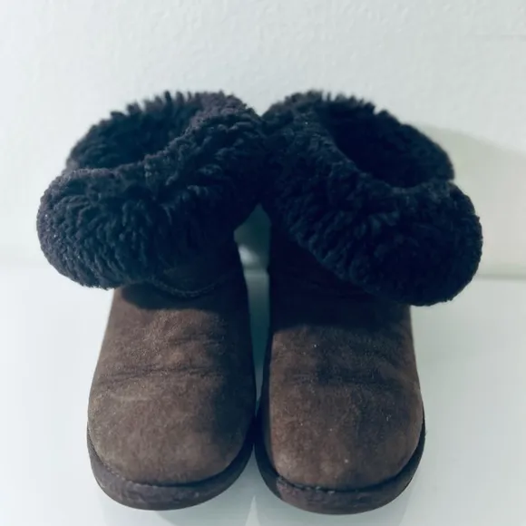 UGG KIDS BROWN BOOTS.SIZE 3