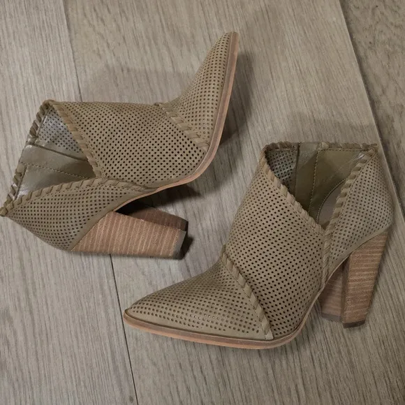VINCE CAMUTO Lamorna Perforated Leather Pointy Bootie, Stacked Heel, Brown, 8.5