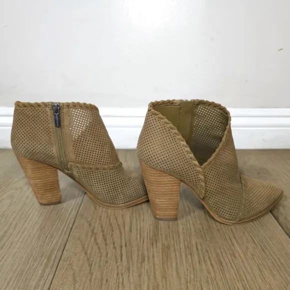 VINCE CAMUTO Lamorna Perforated Leather Pointy Bootie, Stacked Heel, Brown, 8.5