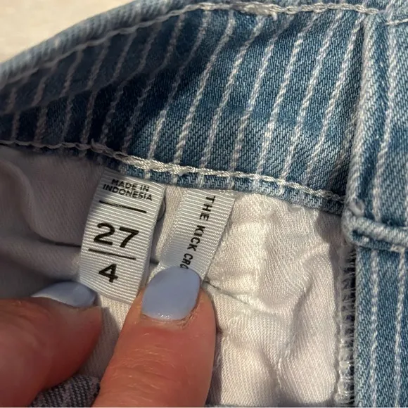Women's LOFT Denim Kick Crop Jeans - Has light white stripes Size 27/4