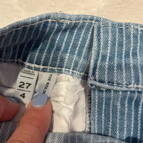 Women's LOFT Denim Kick Crop Jeans - Has light white stripes Size 27/4