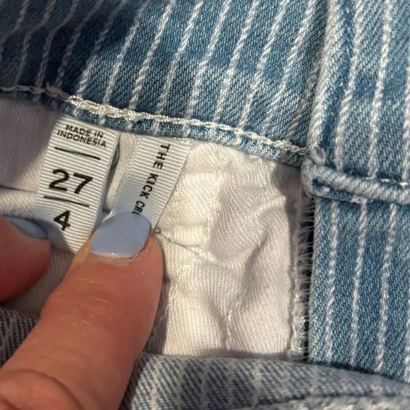 Women's LOFT Denim Kick Crop Jeans - Has light white stripes Size 27/4