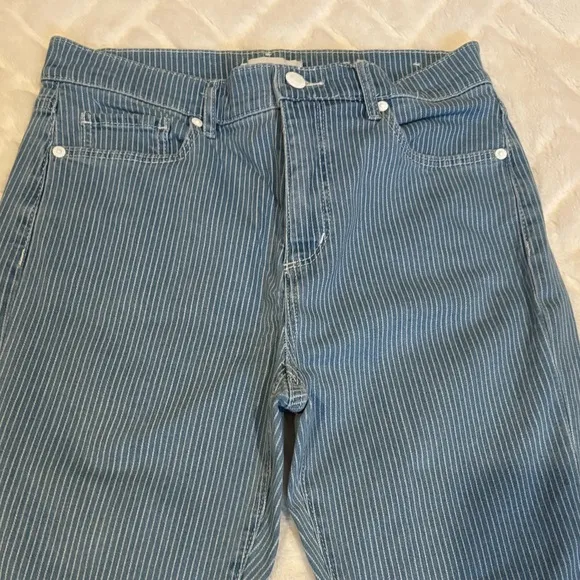Women's LOFT Denim Kick Crop Jeans - Has light white stripes Size 27/4